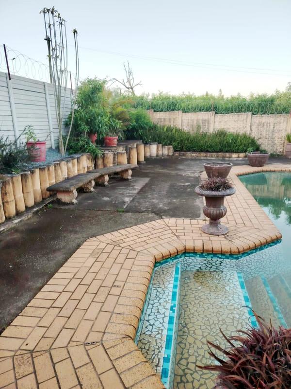 4 Bedroom Property for Sale in Sunnyridge Eastern Cape